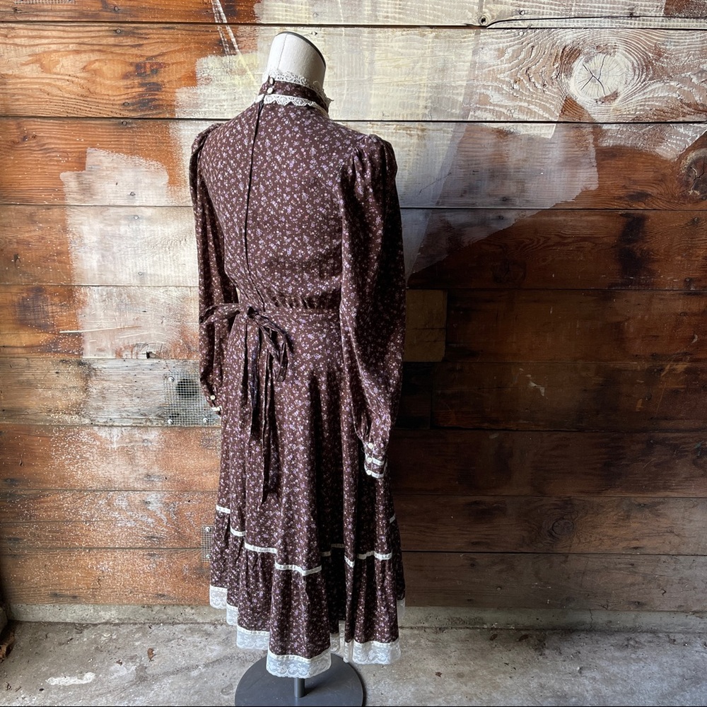 Gunne Sax 1970’s Brown & White Velvet and Lace Floral Print Midi Dress Size 9 - Picture 11 of 12